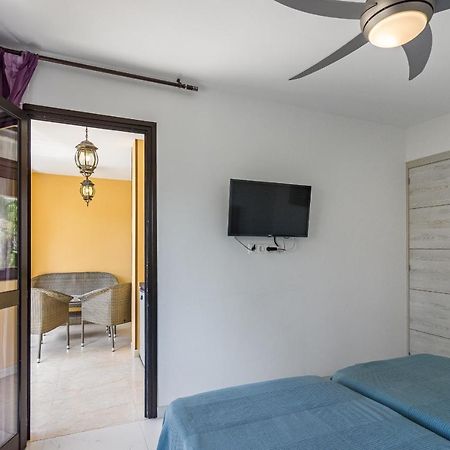 Oceanfront Oasis: 3-Bedroom Las Americas Beach Retreat Playa de las Americas  Exterior photo