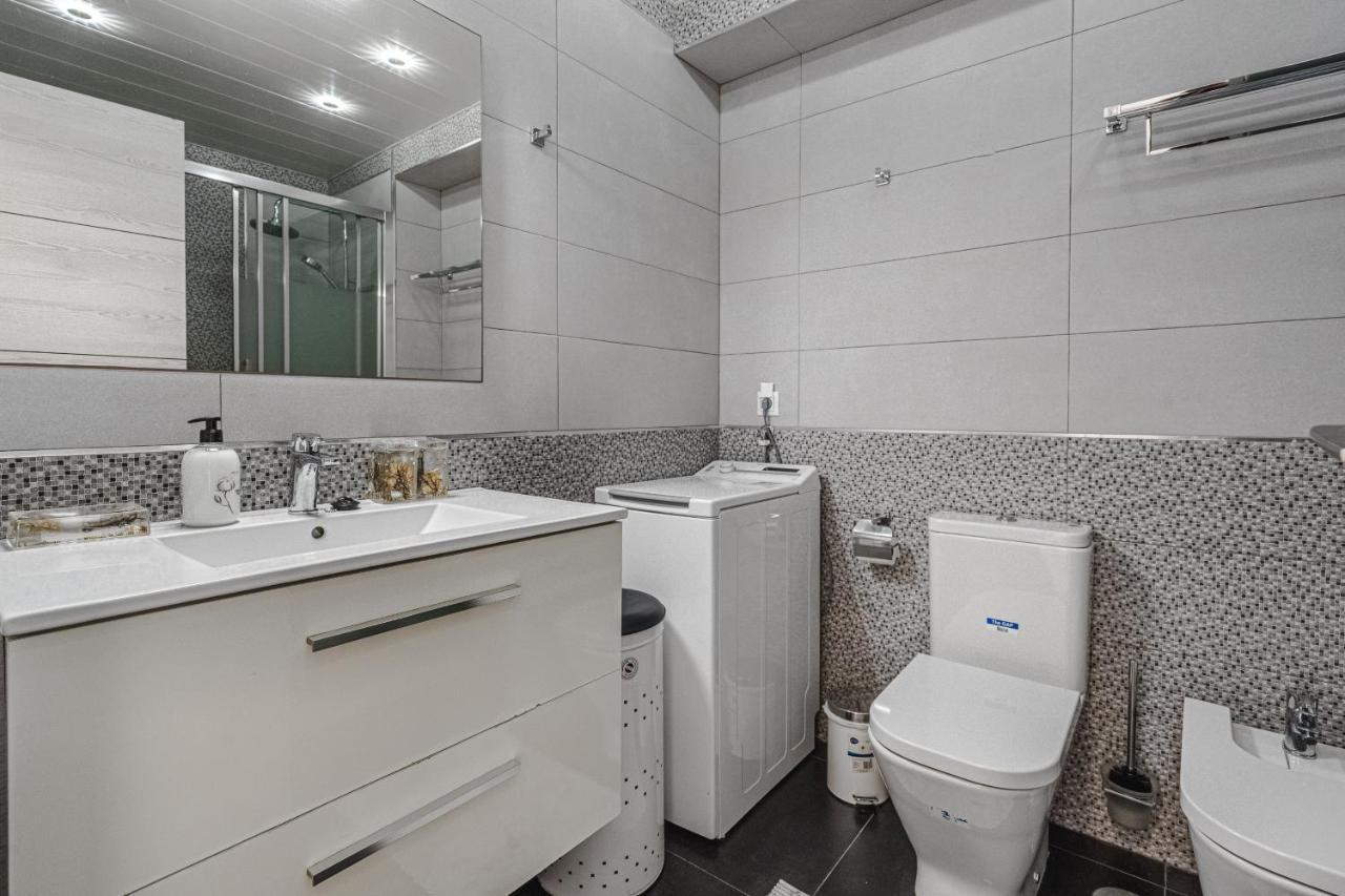 Oceanfront Oasis: 3-Bedroom Las Americas Beach Retreat Playa de las Americas  Exterior photo