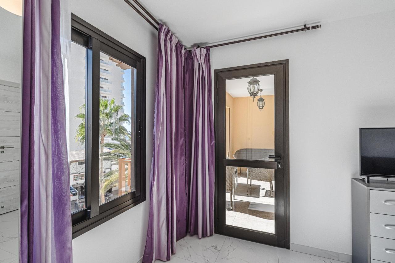 Oceanfront Oasis: 3-Bedroom Las Americas Beach Retreat Playa de las Americas  Exterior photo